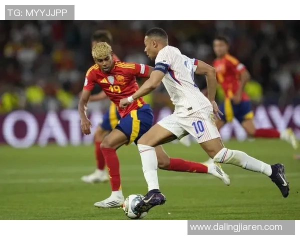 姆巴佩与亚马尔赛后深情拥抱，感谢对手的热情致意